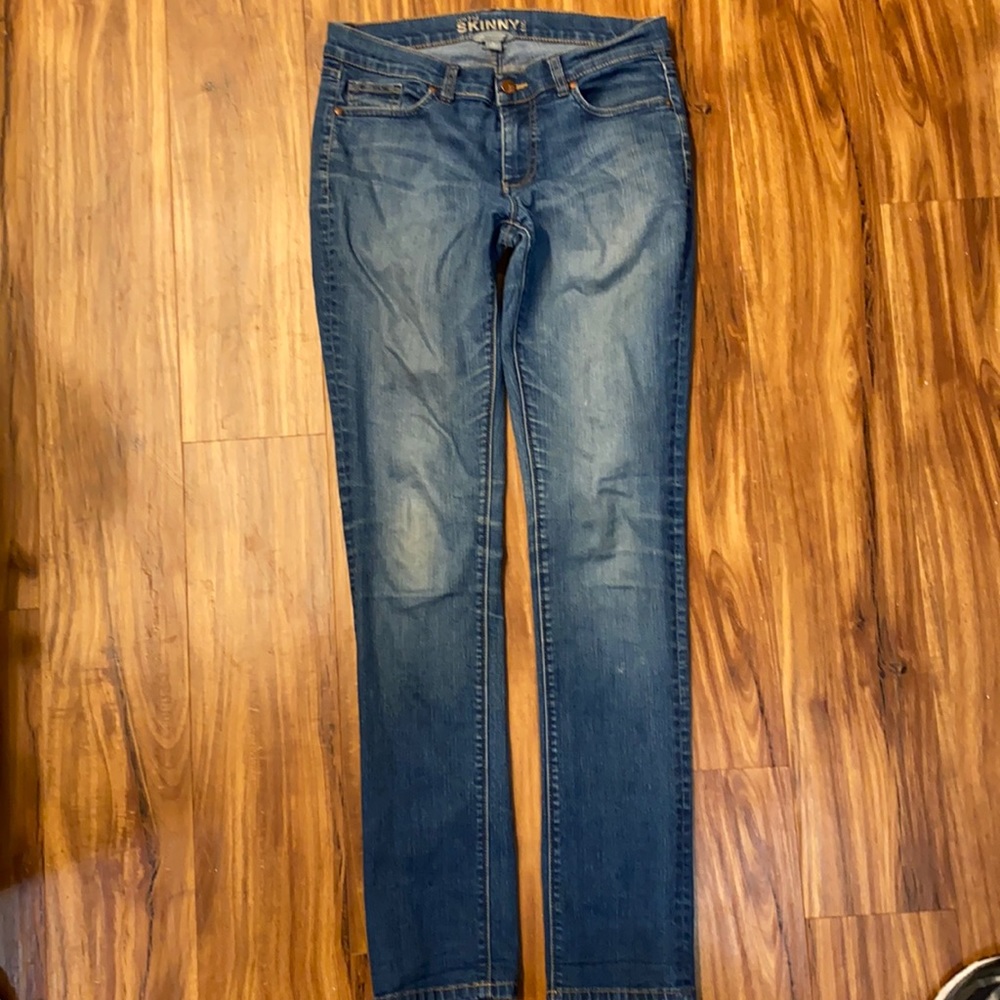 Size 6 old navy skinny jeans.